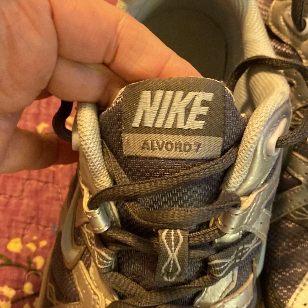 Nike Air Alford 7 in excellent condition, size 8.5